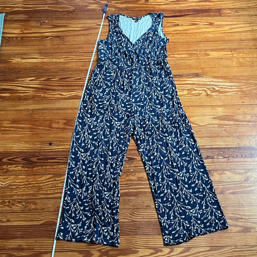 41 Hawthorn Navy blue and White Floral Jumpsuit